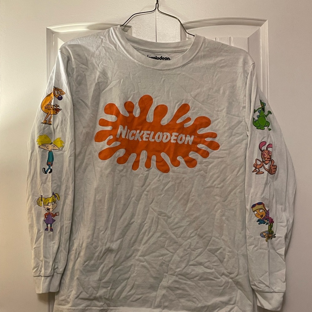 M Nickelodeon tee.